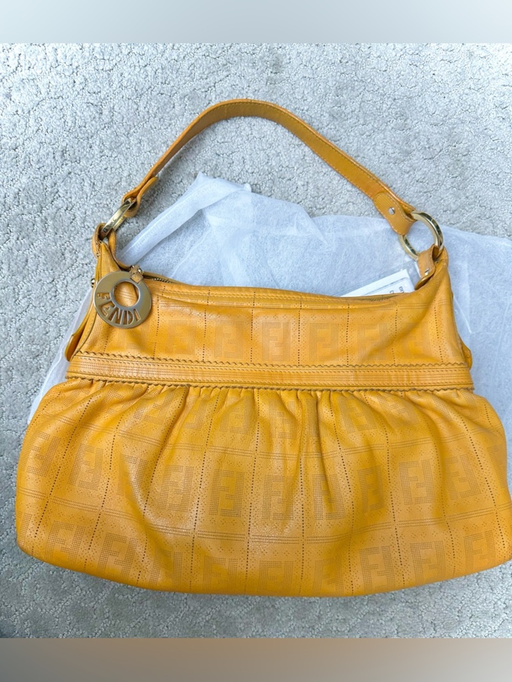 Authentic FENDI leather with cert of authenticity - Picture 4 of 8